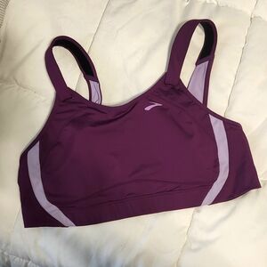 Brooks/Moving Comfort Jubralee Sports Bra in Size 36DD